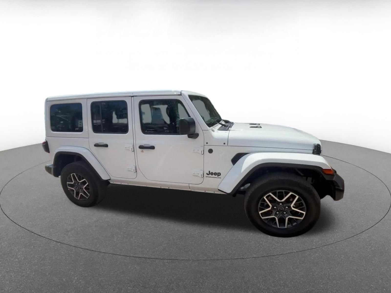 Used 2025 Jeep Wrangler Unlimited Sahara AWD/4WD image 2