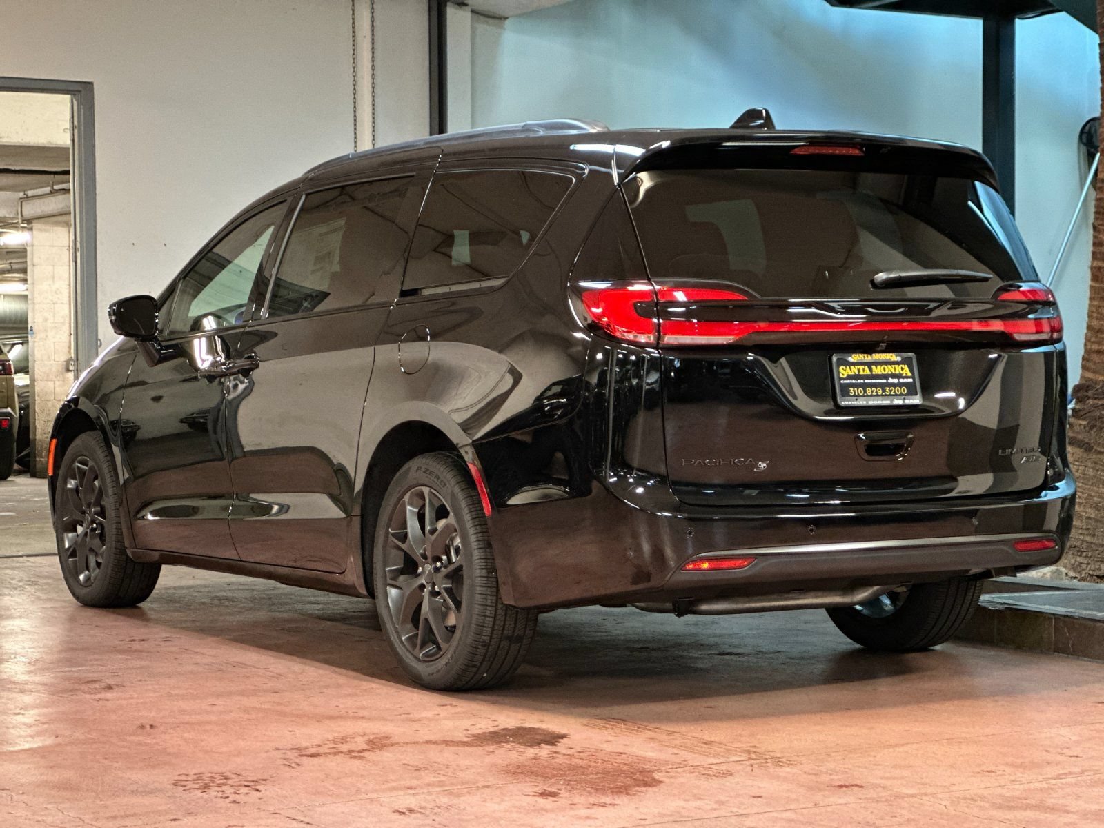 New 2027 Chrysler Pacifica Limited w/ Family Tech Group AWD/4WD image 3