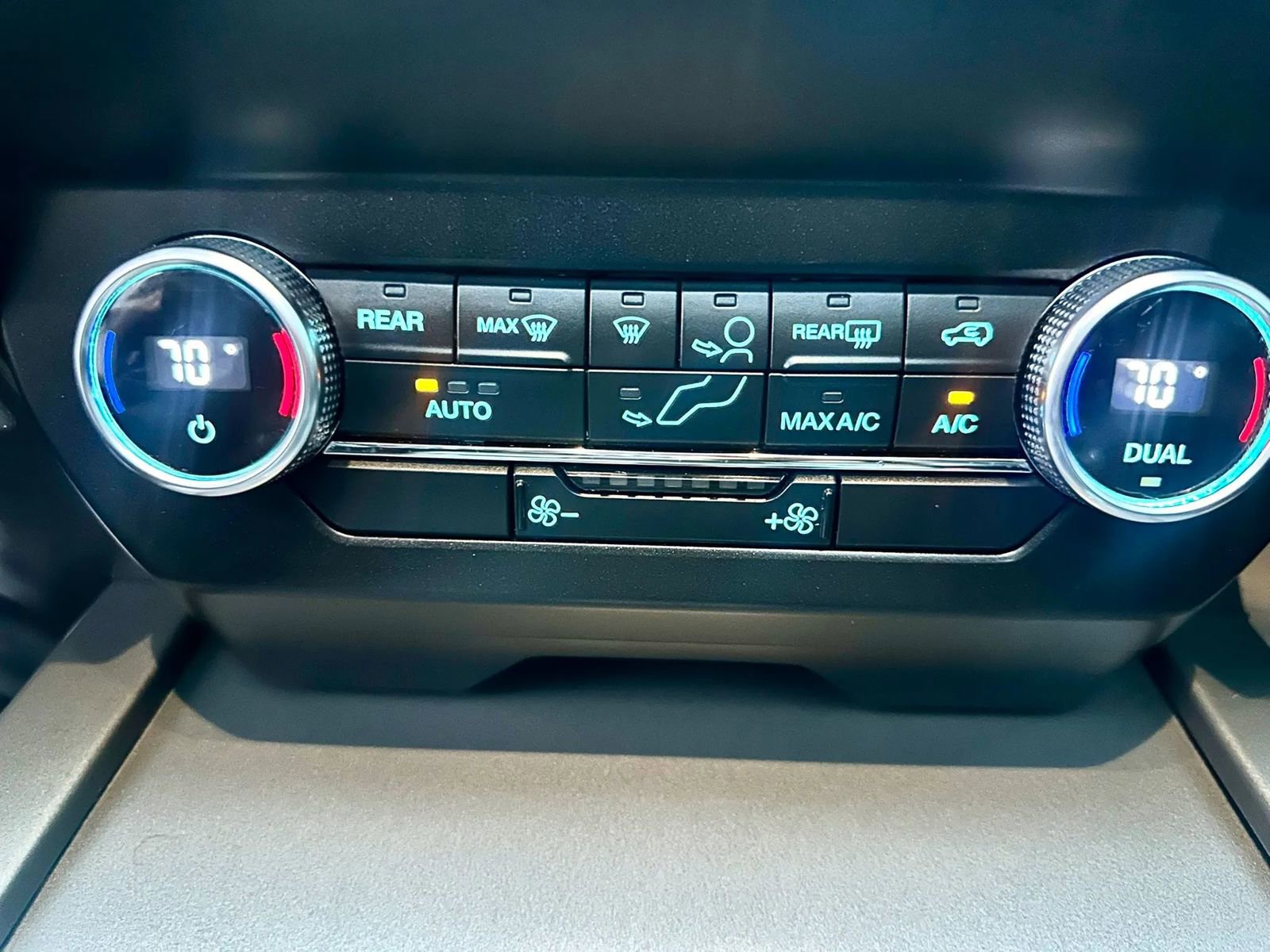 Used 2020 Ford Expedition XLT w/ Black Accent Package RWD image 33