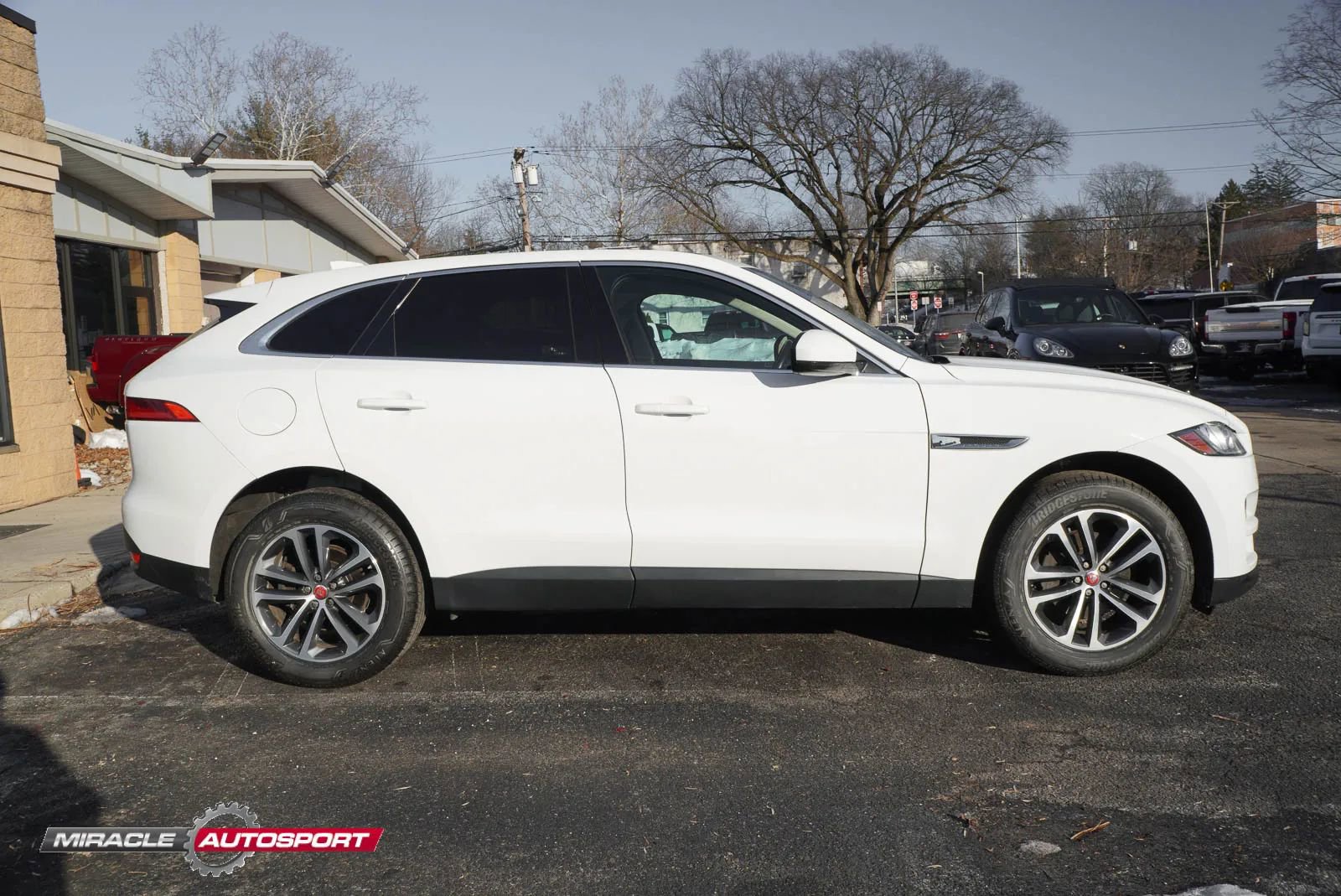 Used 2019 Jaguar F-PACE Premium image 8