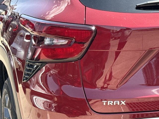 Used 2025 Chevrolet Trax LT FWD image 6