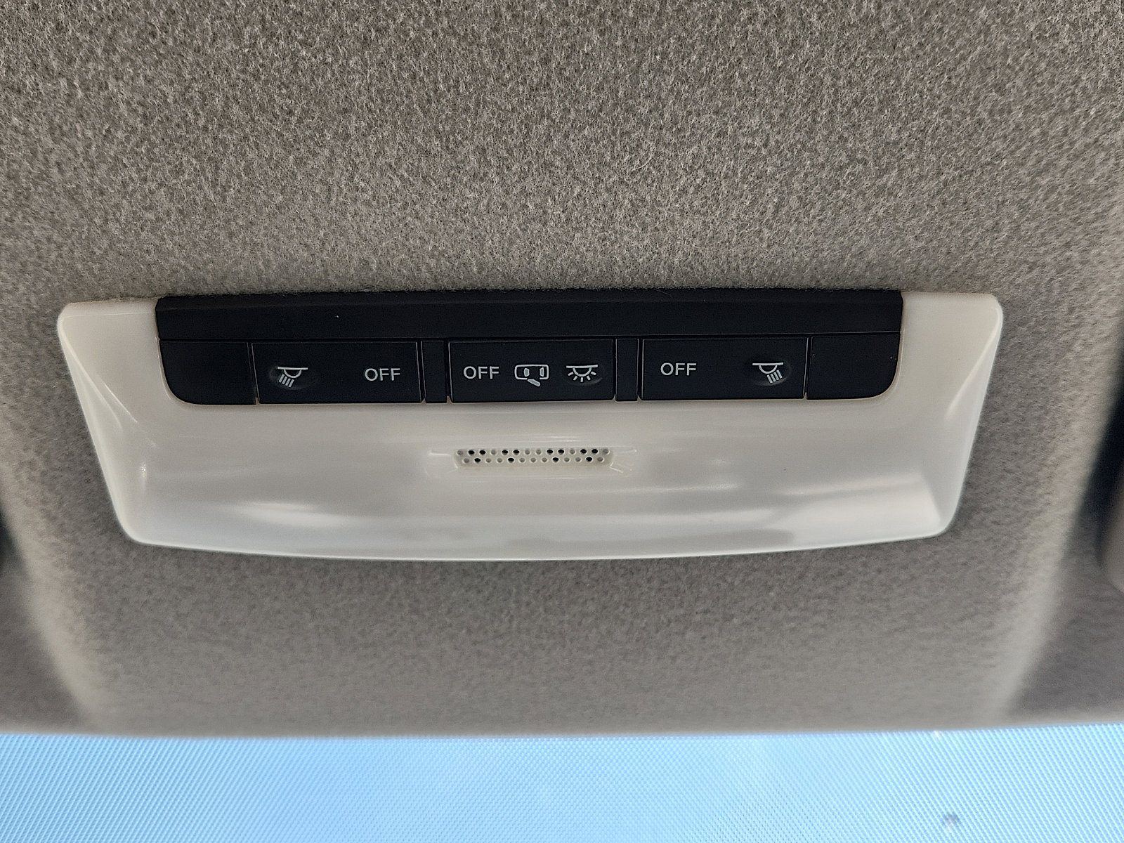 Used 2018 Nissan Kicks SV FWD image 20