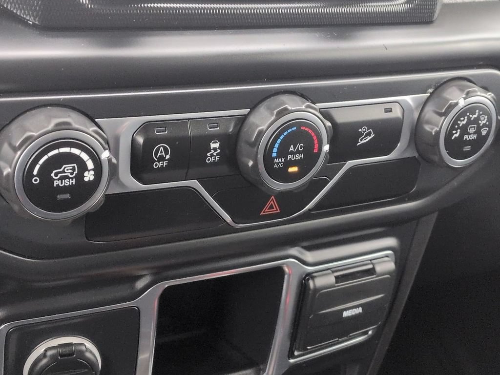 Used 2018 Jeep Wrangler Unlimited Sport AWD/4WD image 19