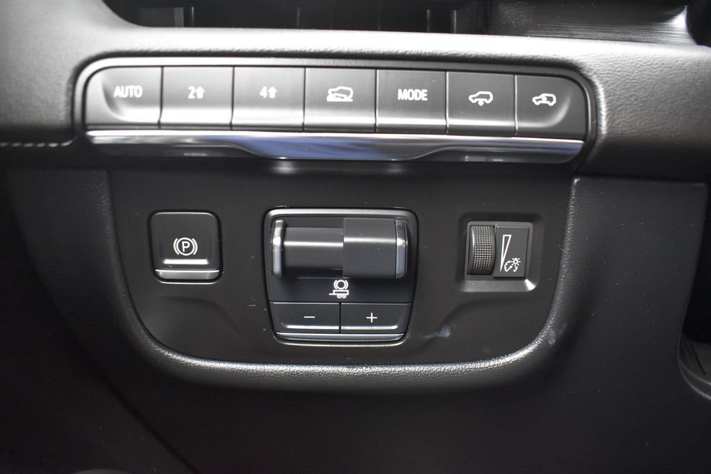 Certified 2024 Cadillac Escalade Premium Luxury w/ Performance Package AWD/4WD image 19