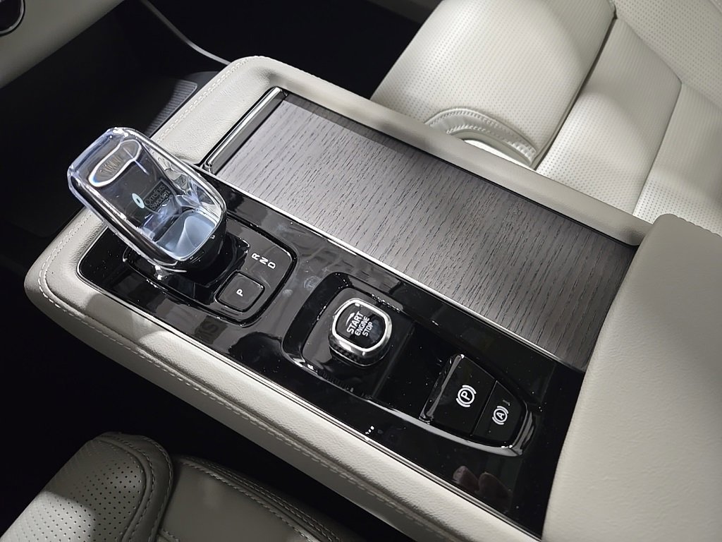New 2026 Volvo XC90 B6 Ultra w/ Protection Package image 14
