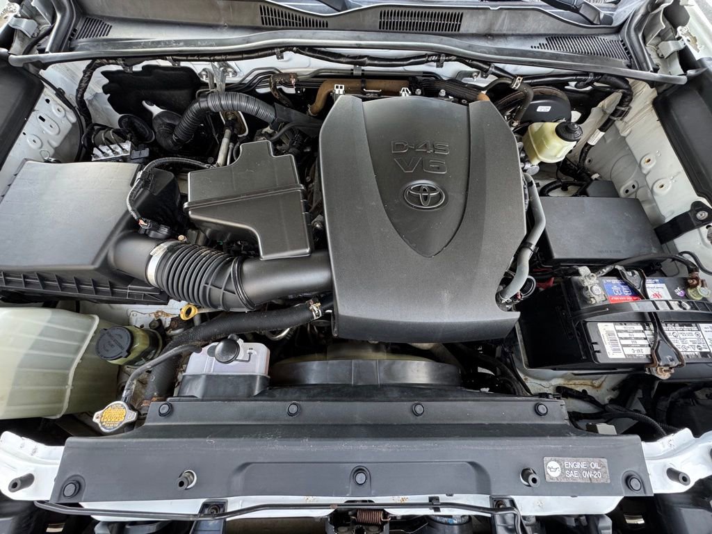 Used 2016 Toyota Tacoma SR5 w/ Towing Package image 10