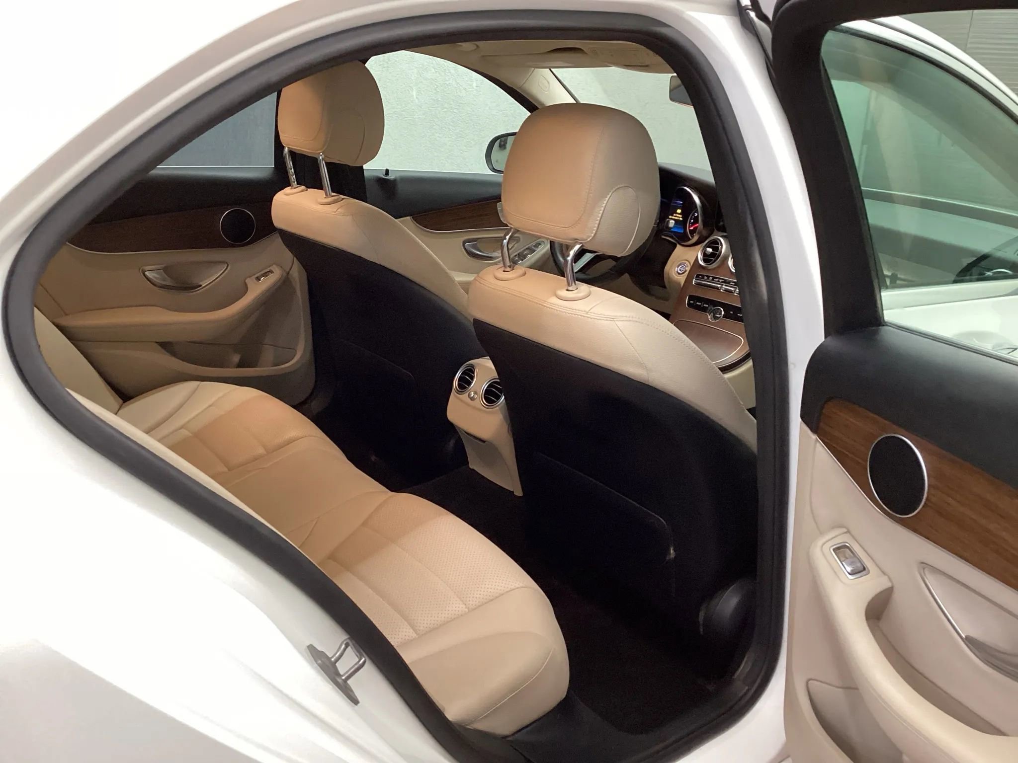 Used 2020 Mercedes-Benz C 300 4MATIC Sedan image 11