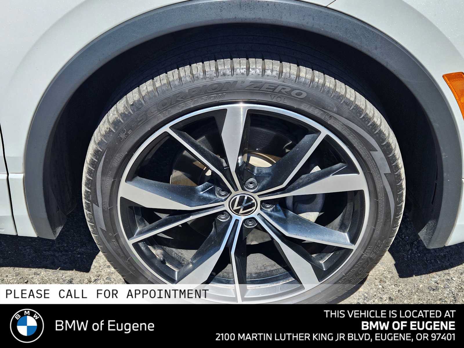 Used 2022 Volkswagen Tiguan SEL R-Line AWD/4WD image 9