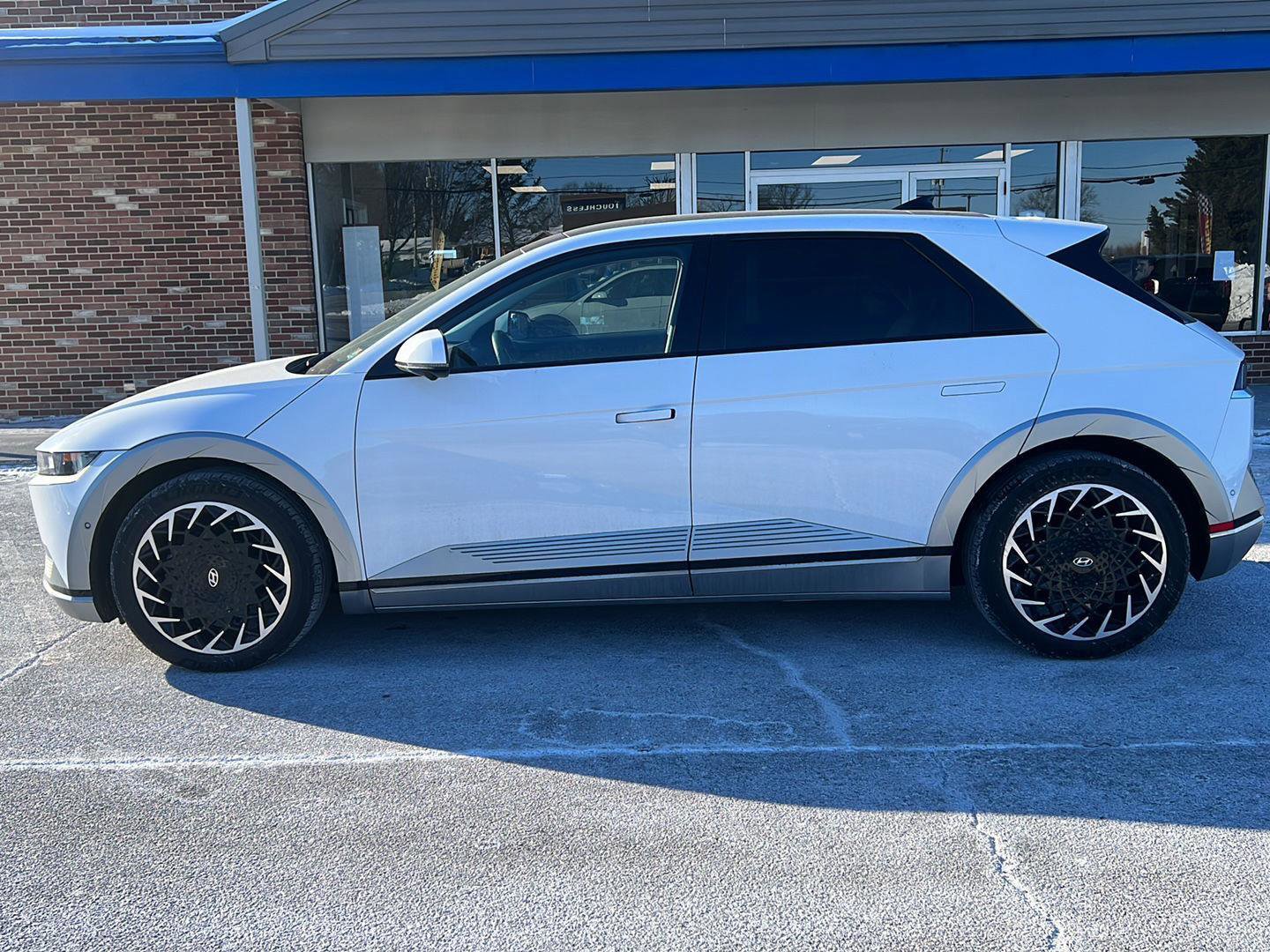 Used 2022 Hyundai Ioniq 5 Limited w/ Cargo Package image 2