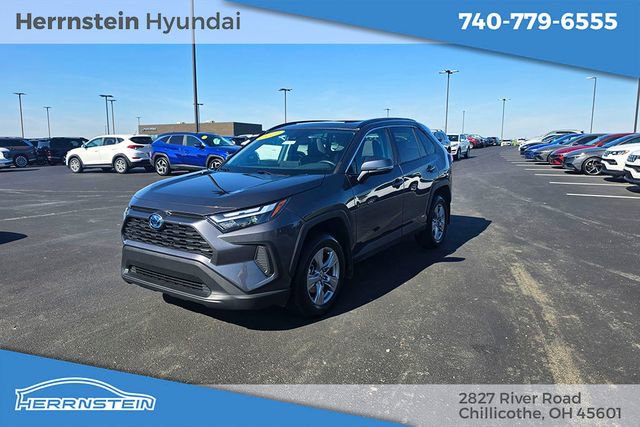 Used 2022 Toyota RAV4 XLE w/ Convenience Package AWD/4WD image 3