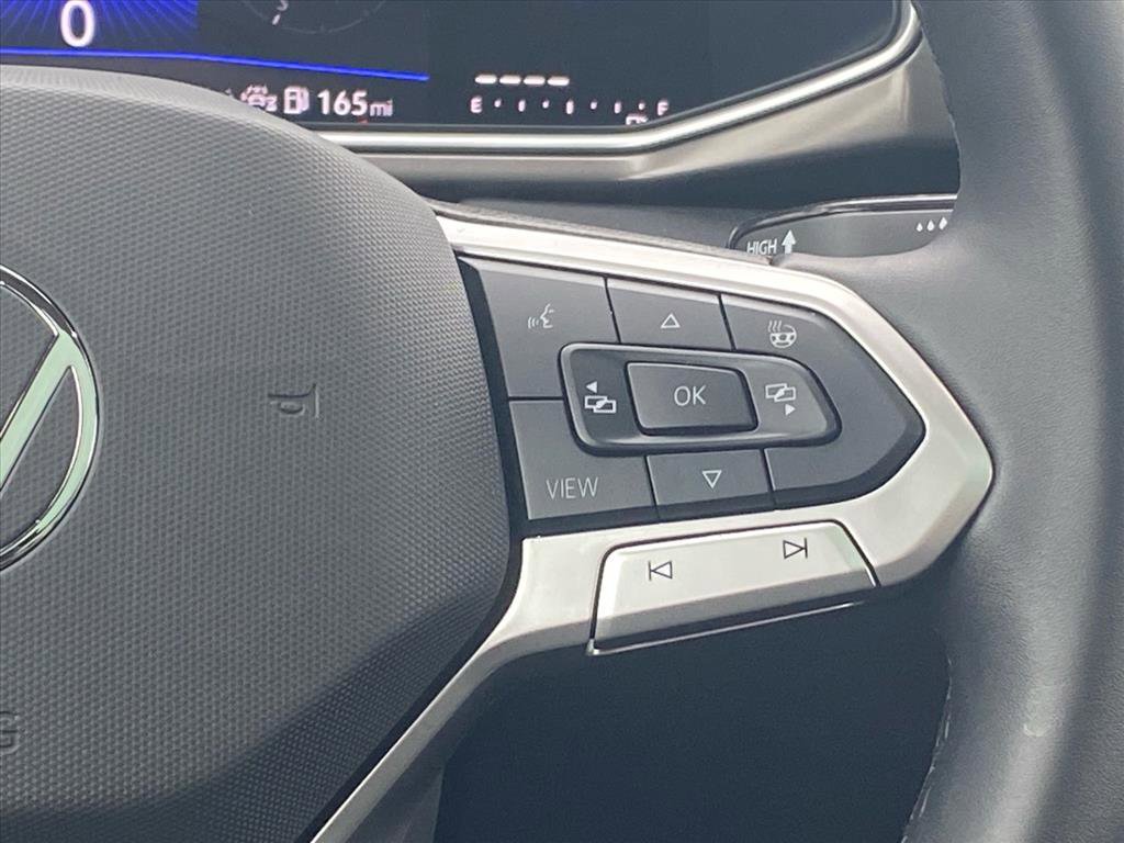 Used 2025 Volkswagen Taos SE image 7