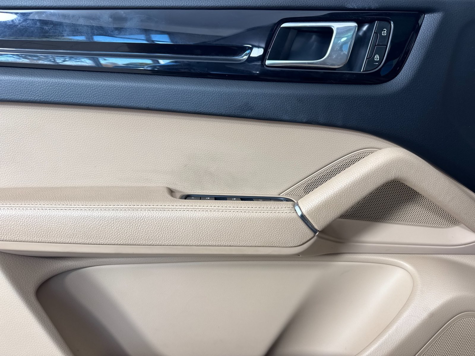 Certified 2023 Porsche Cayenne AWD/4WD image 12