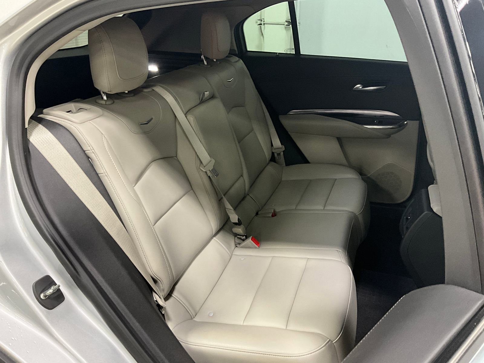 Used 2021 Cadillac XT4 Luxury w/ Cold Weather Package AWD/4WD image 24