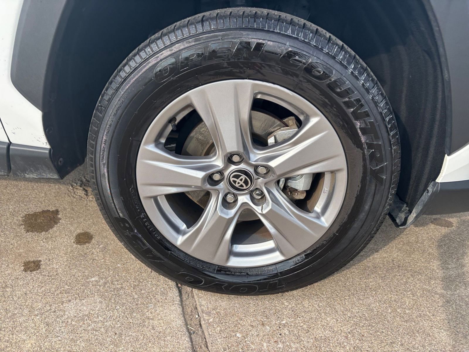 Used 2025 Toyota RAV4 XLE image 30