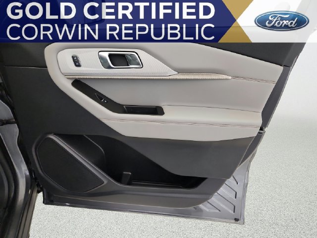 Used 2025 Ford Explorer Active w/ Active Comfort Package AWD/4WD image 31