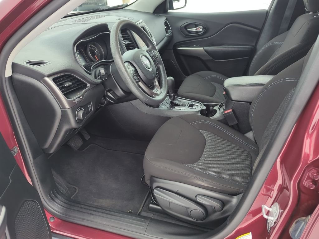 Used 2021 Jeep Cherokee Latitude image 32