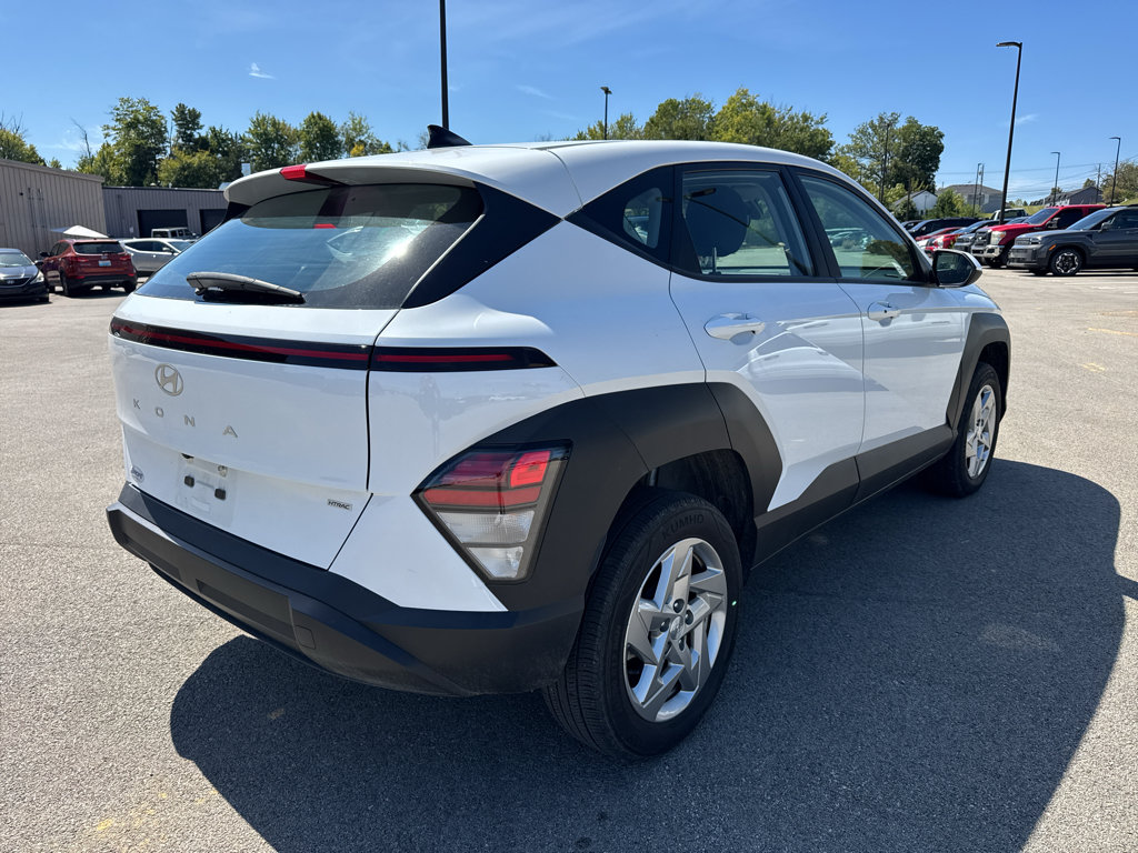 Used 2024 Hyundai Kona SE AWD/4WD image 5