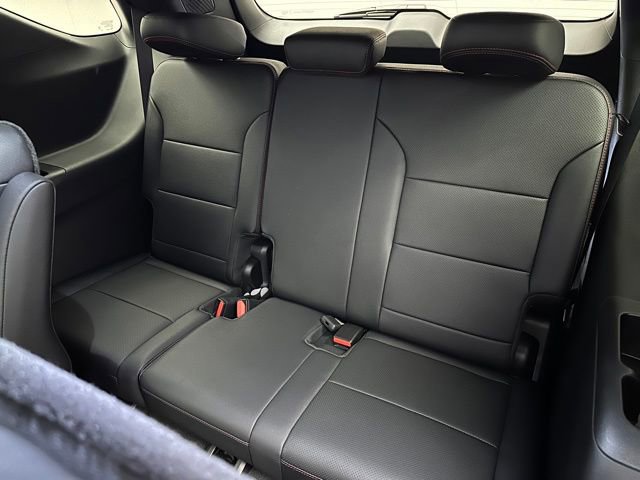 New 2026 Chevrolet Traverse RS w/ LPO, Floor Liner Package FWD image 11