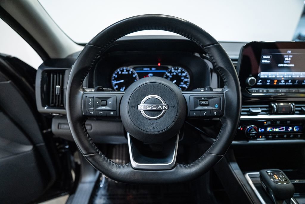 Used 2024 Nissan Pathfinder SV AWD/4WD image 15