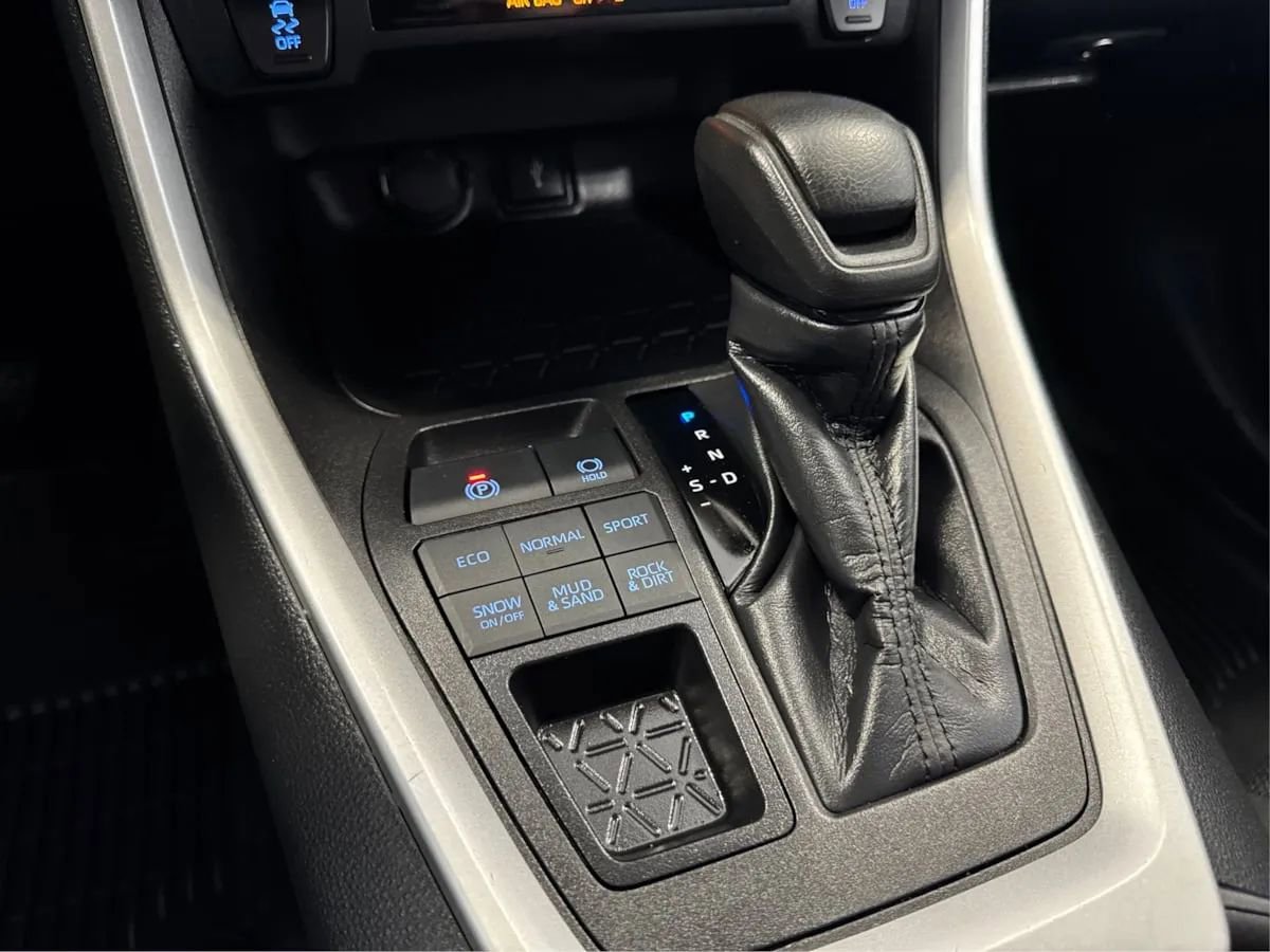 Used 2022 Toyota RAV4 XLE image 19