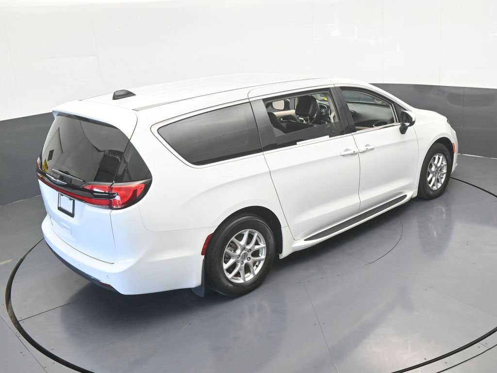 Used 2023 Chrysler Pacifica Touring-L image 53
