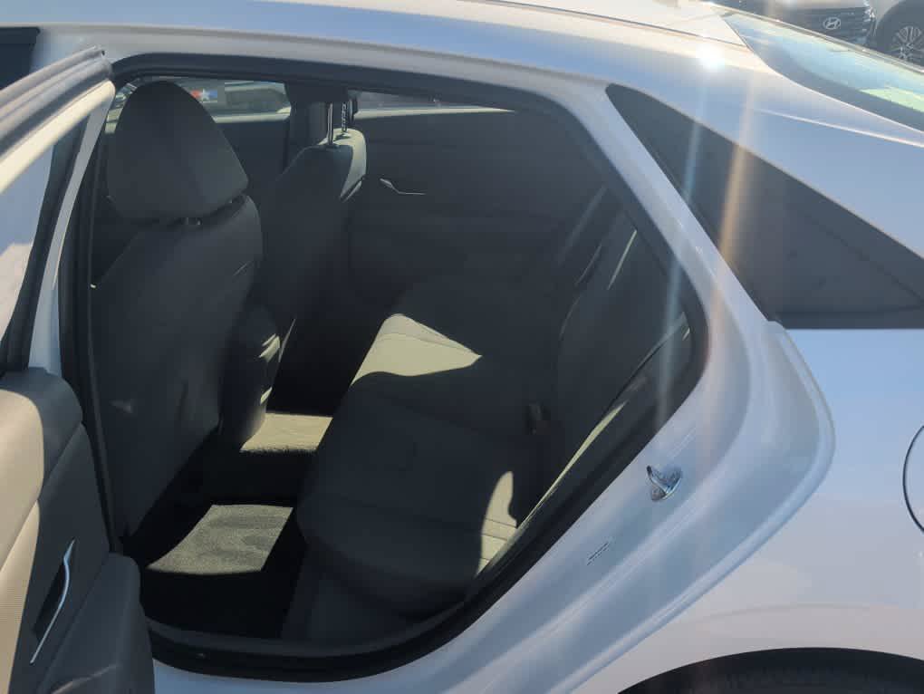 New 2026 Hyundai Elantra SE FWD image 25