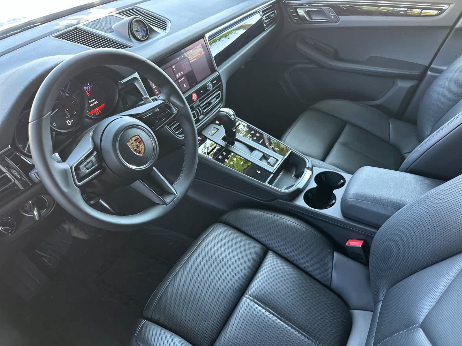 Used 2026 Porsche Macan AWD/4WD image 4