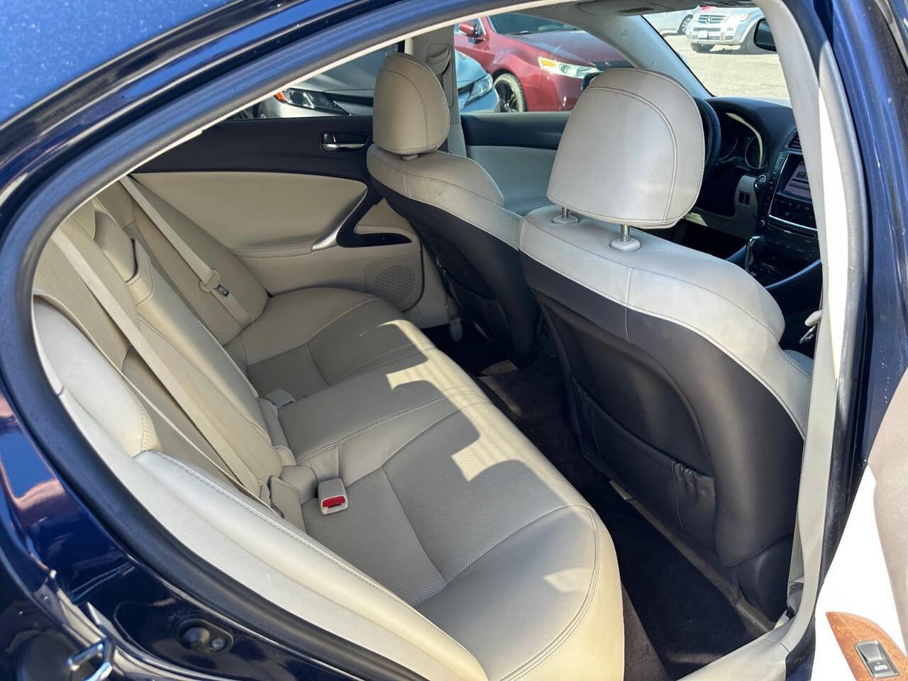 Used 2011 Lexus IS 250 w/ Premium Pkg Value Edition RWD image 17