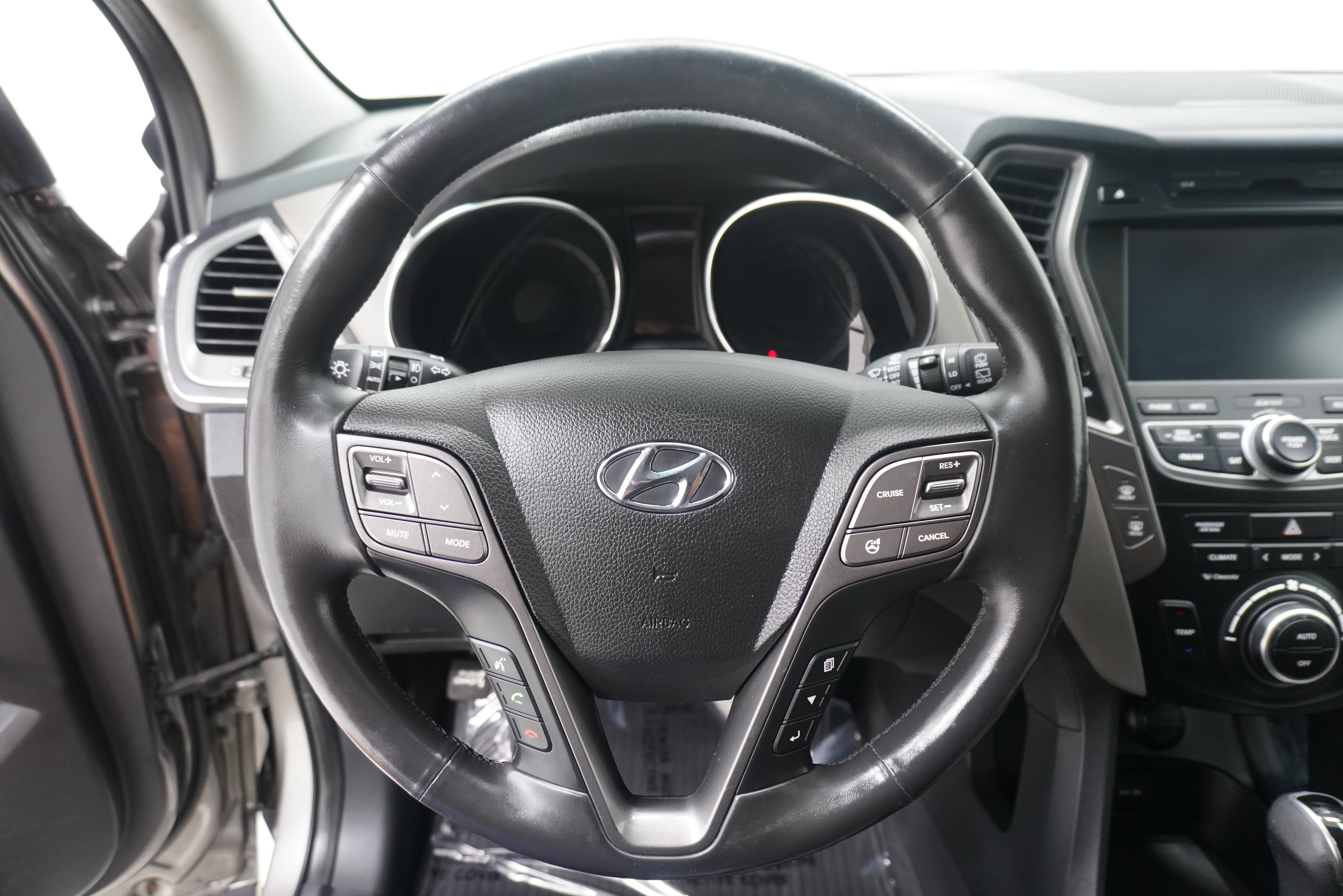 Used 2013 Hyundai Santa Fe Sport w/ Technology Pkg FWD image 17