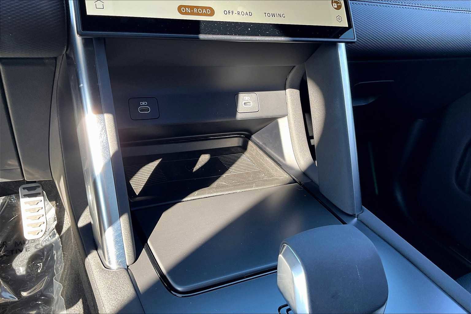 Used 2025 Land Rover Discovery Sport Dynamic SE image 36