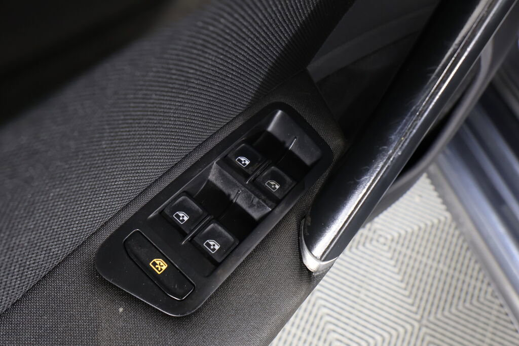 Used 2020 Volkswagen GTI S image 31
