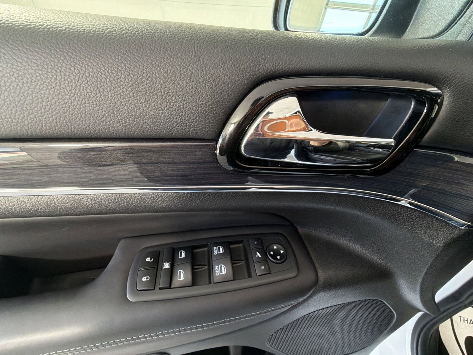 Used 2020 Jeep Grand Cherokee Overland image 15