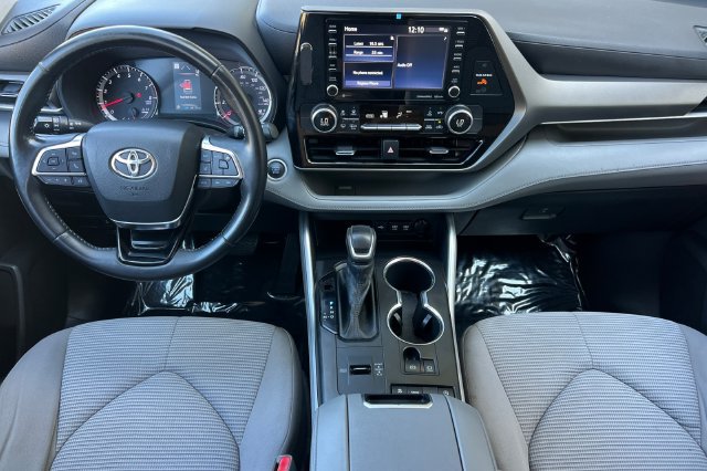 Used 2021 Toyota Highlander LE FWD image 15