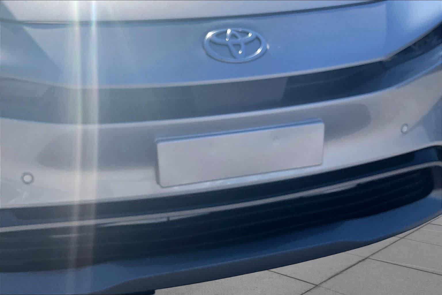 Used 2024 Toyota Prius XLE FWD image 29