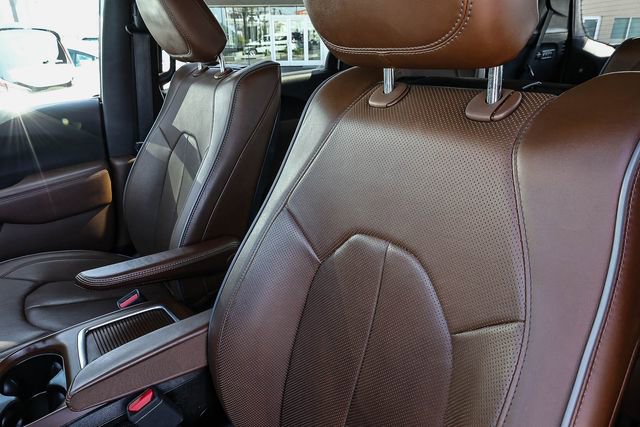 Used 2017 Chrysler Pacifica Limited w/ UConnect Theater Package image 28