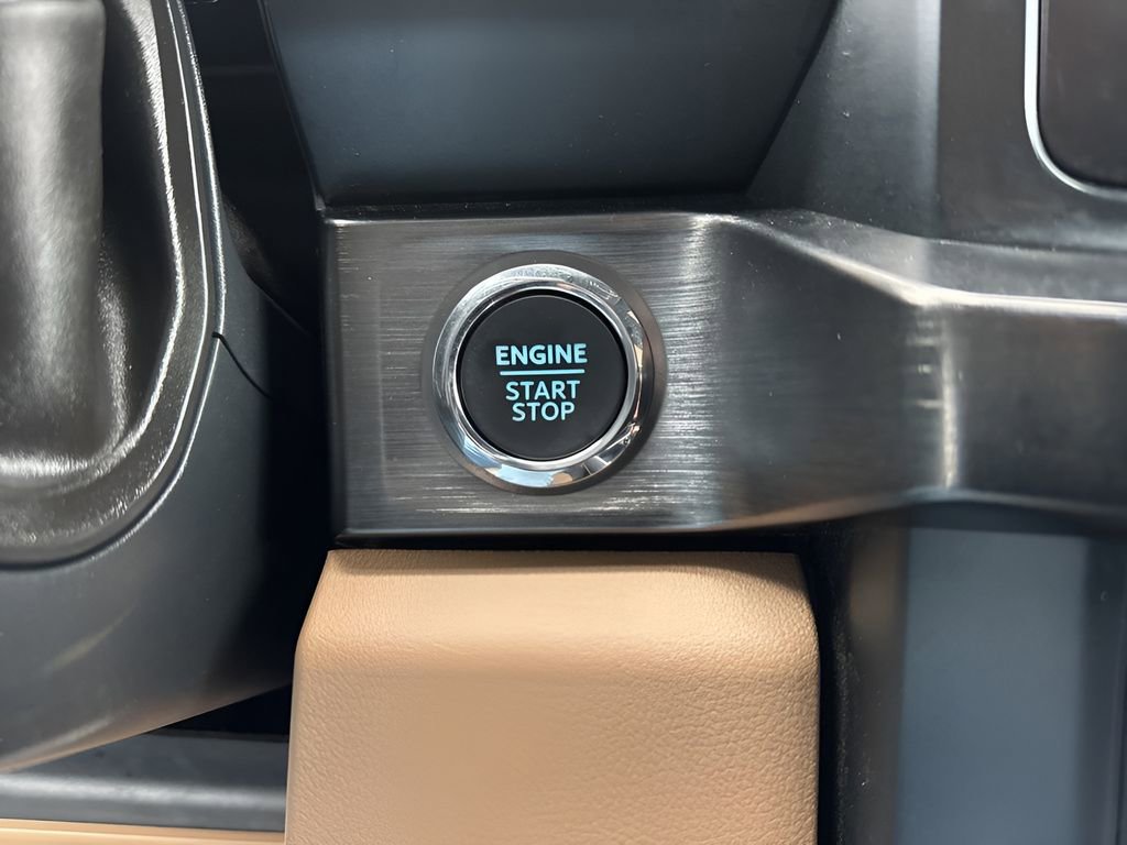 Used 2023 Ford F250 Lariat w/ Chrome Package image 23