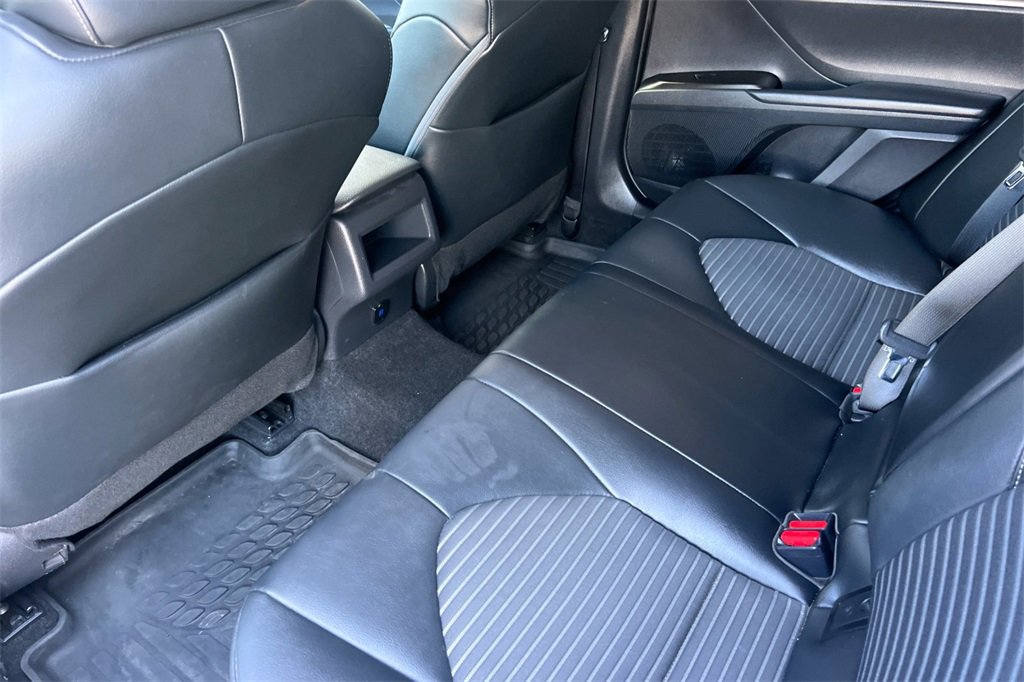 Used 2022 Toyota Camry SE image 14
