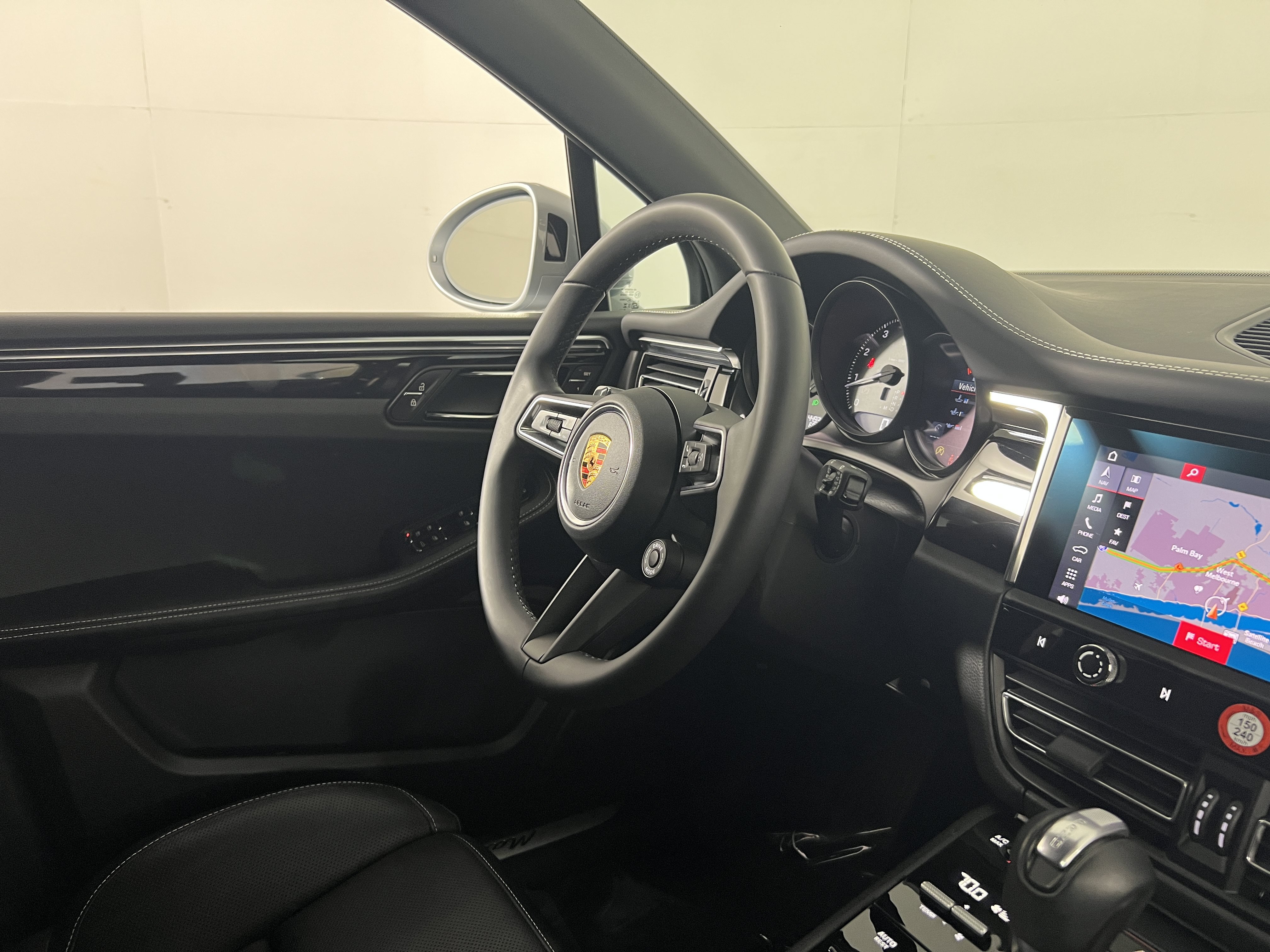 Certified 2026 Porsche Macan S AWD/4WD image 12
