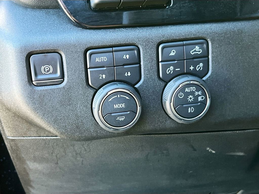 Used 2025 Chevrolet Silverado 1500 LTZ image 10