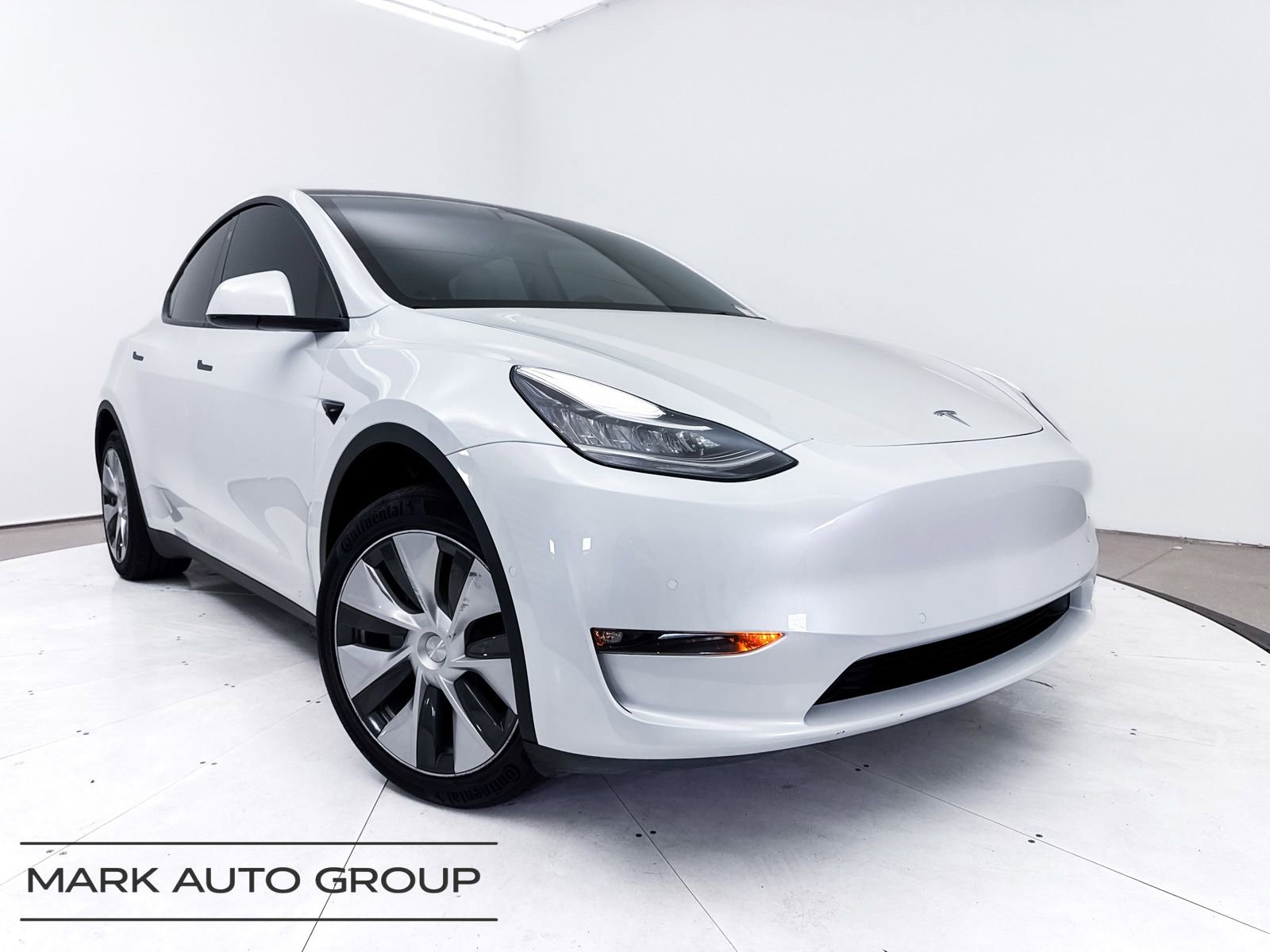 Used 2022 Tesla Model Y Long Range image 12
