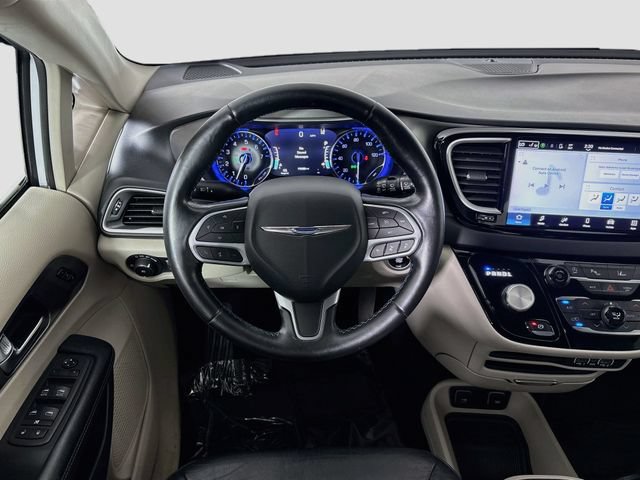 Used 2021 Chrysler Pacifica Touring-L FWD image 21