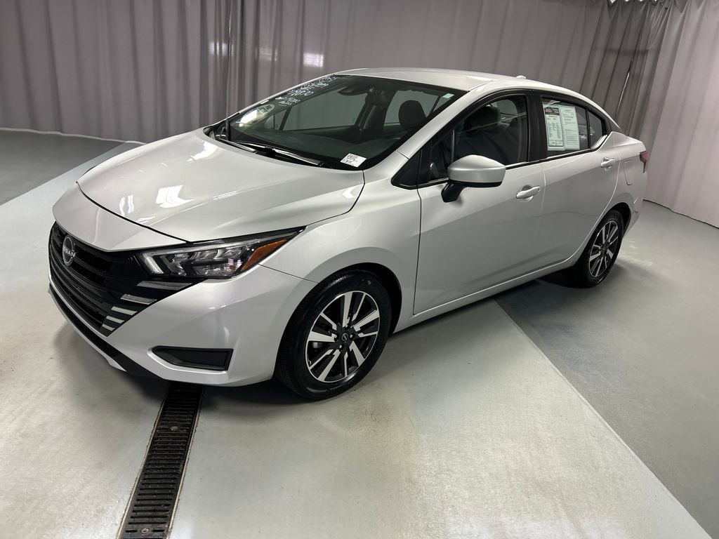 Used 2025 Nissan Versa SV FWD image 3