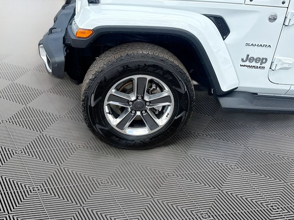 Used 2022 Jeep Wrangler Unlimited Sahara w/ LED Lighting Group AWD/4WD image 35
