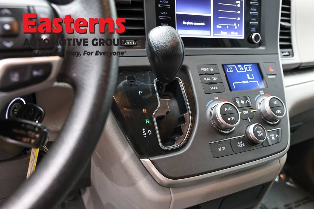 Used 2020 Toyota Sienna L FWD image 12