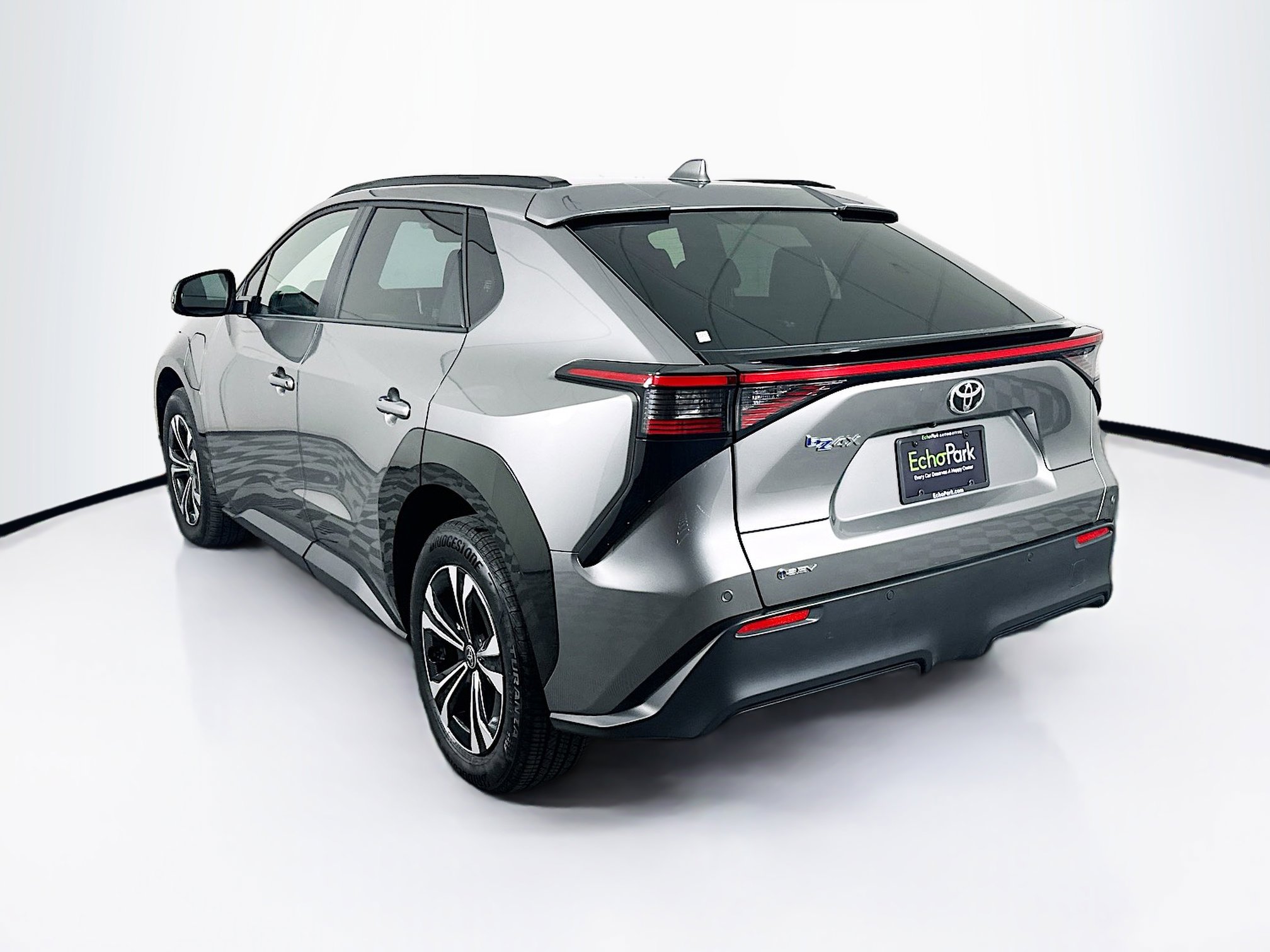 Used 2024 Toyota bZ4X XLE w/ Weather Package FWD image 5