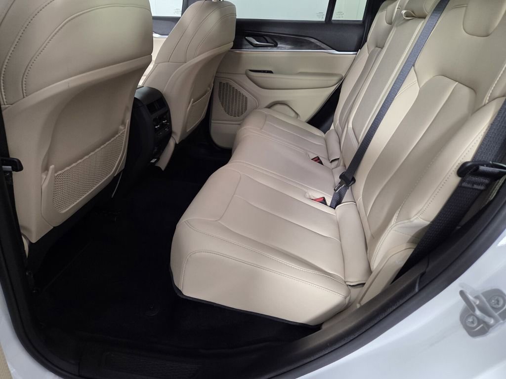 Certified 2025 Jeep Grand Cherokee Limited image 25