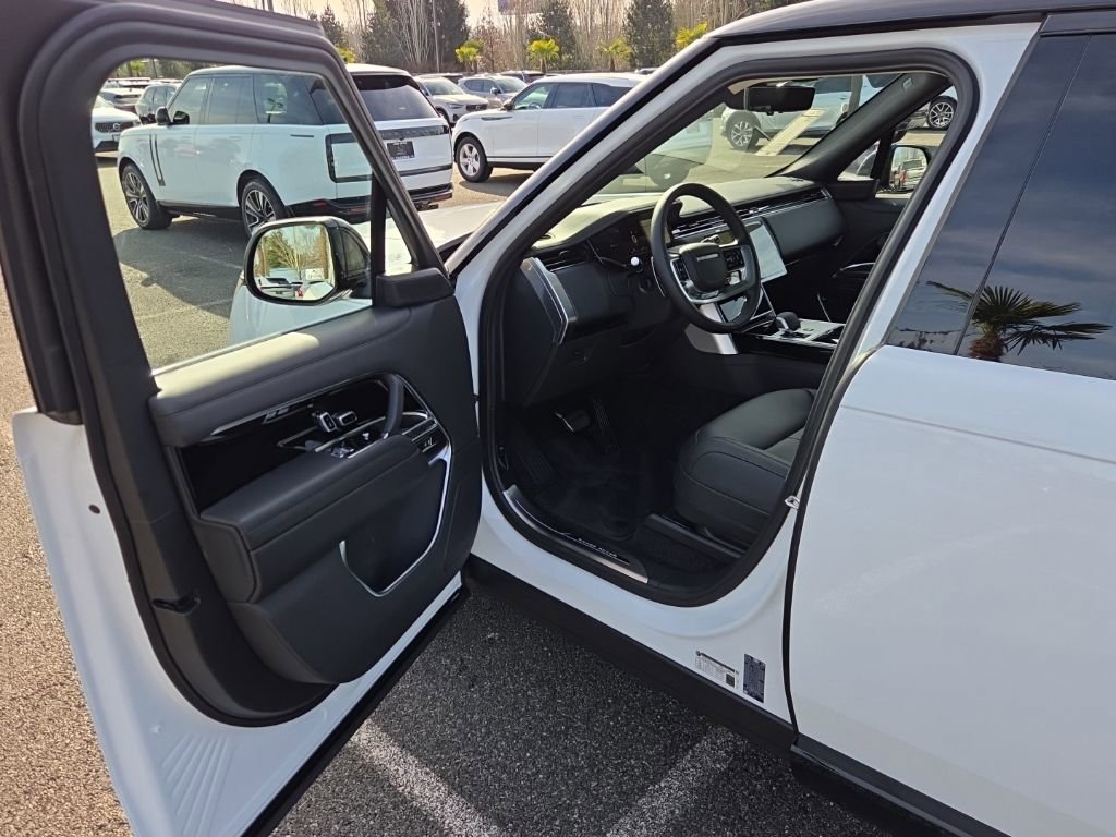 New 2026 Land Rover Range Rover Long Wheelbase SE AWD/4WD image 10