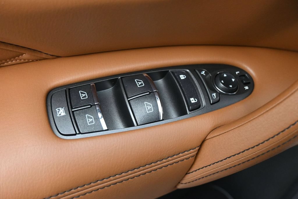 Used 2023 INFINITI QX80 Sensory w/ All-Season Package AWD/4WD image 4