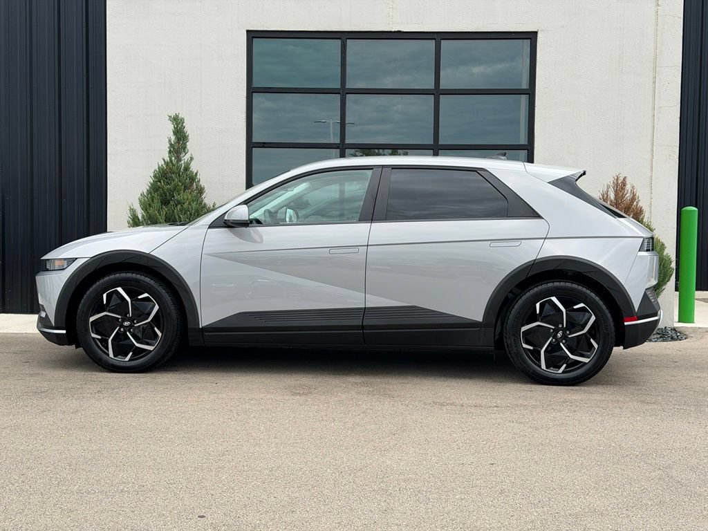 Used 2024 Hyundai Ioniq 5 SEL RWD image 2