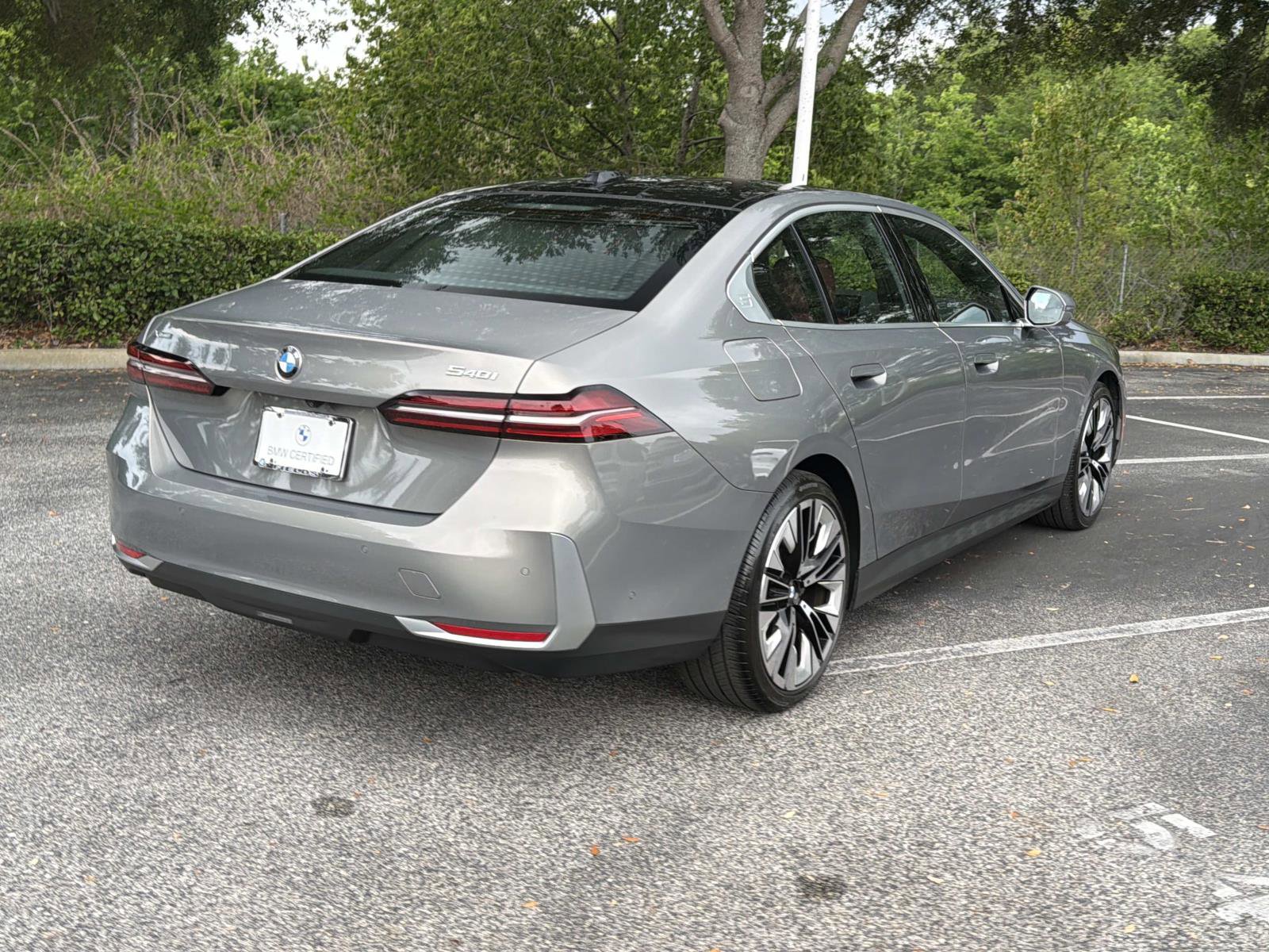 Certified 2025 BMW 540i xDrive AWD/4WD image 4
